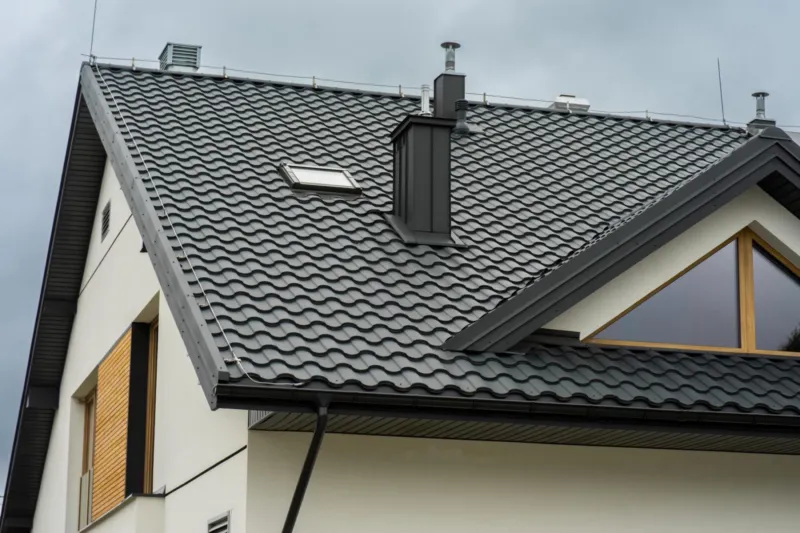 Střecha Centro v barvě RAL 7016 Antracitová šedá, materiál Ultramat