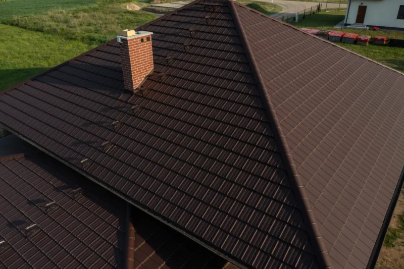 Střecha Horizon v barvě RAL 8017 Čokoládová hnědá, materiál Dual Matt
