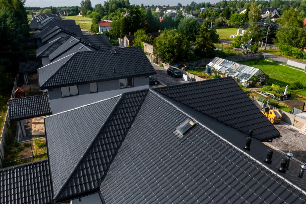 Střecha Platino v barvě 015 / RAL 9005 Černá, materiál Ceramic Matt BT