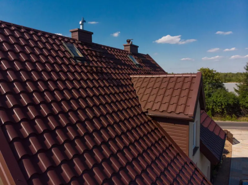 Střecha Centro v barvě RAL 8017 Čokoládová hnědá, materiál Ultramat